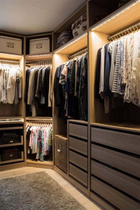 35 Best Walk In Closet Ideas And Picture Your Master Bedroom Closet