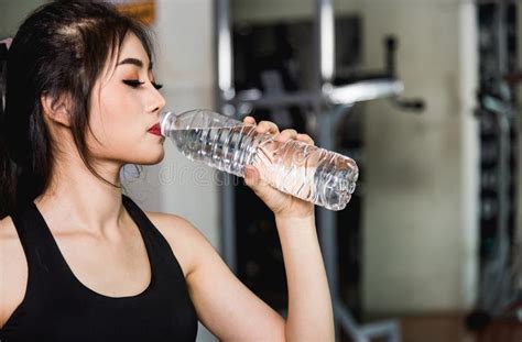 Young Woman Girl Lifestyle Sport Drinking Water On Bottle After Workout