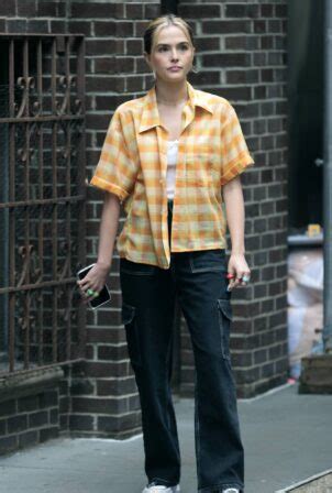 Zoey Deutch Filming For Not Okay In New York Gotceleb