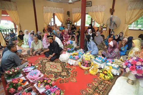 Hello guys thank you for watching don't forget to subscribe like comment and share subscribe free. Bazilah Azhar: Bertunang - Hantaran Pihak Lelaki dan Perempuan