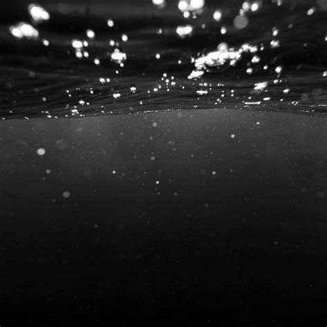 Bubble Underwater Swim Bw Dark Pattern Ipad Air Wallpapers Free Download