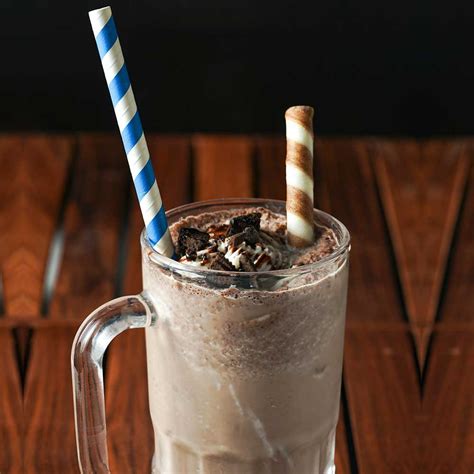 There it is, that's the straw, you see? 7.75" Giant Milkshake Regular Blue Striped Paper Straws - Canada Brown