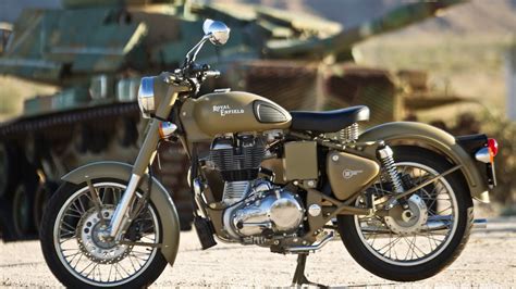 The royal enfield is the oldest motorcycle brand in the world has still been able to leave a strong footprint on most of the bike enthusiasts in the world while its ' bullet' model enjoys the as royal enfield has a wide range of popular models, here we have listed the detailed specifications and price. New 2017 Model Royal Enfield Bike Classic 500 - YouTube