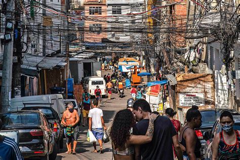 Uma História Brasileira A Dos Jovens Negros Da Favela Veja