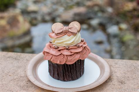 See rose gold color stock video clips. REVIEW, PHOTOS: Rose Gold Ear Cupcake Debuts for Festival ...