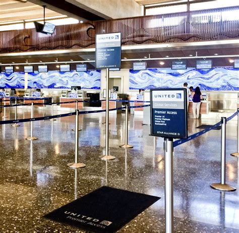 United Airlines Checkin Honolulu Airport Hawaii Travel Off Path