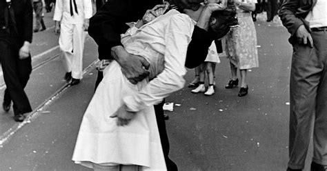 alfred eisenstaedt vj day kiss in times square 1945 jackson fine art