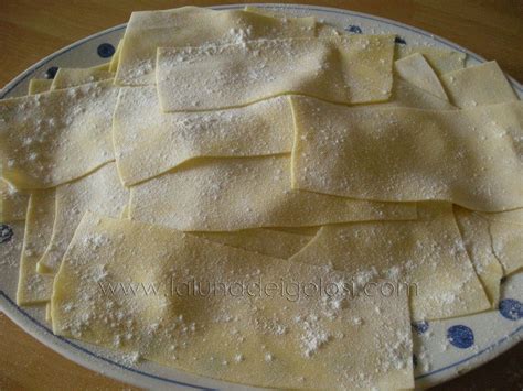 Come la pasta secca o la pasta fatta in casa con le uova, anche la pasta fresca vegan va fatta cuocere in abbondante acqua salata bollente: Lasagne all'uovo fatte in casa | Lasagne fatte in casa ...