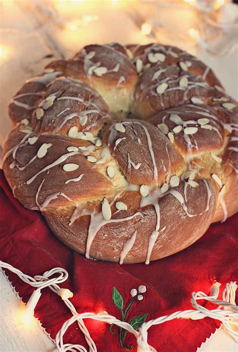 Preheat the oven to 220c/400f/gas 7. Waw wee: Christmas Bread Braid Plait Recipe / Cherry Almond Braid Recipe | Taste of Home ...