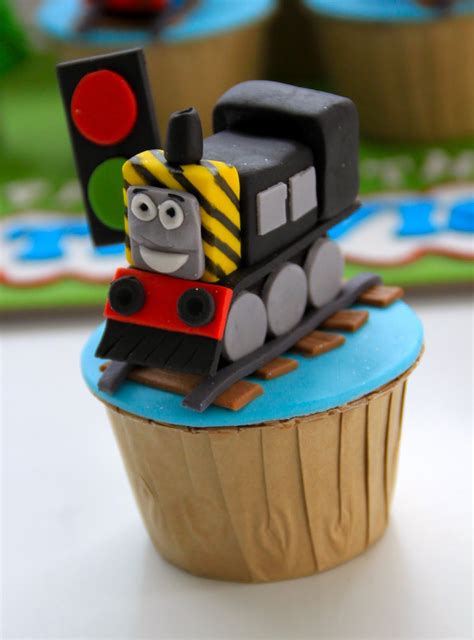 Keep in mind though that if you do, the copyright breach isn't on me! Celebrate with Cake!: Thomas the Tank Engine Cupcakes