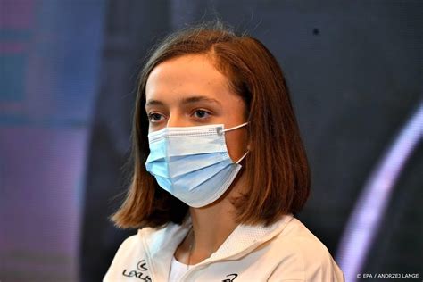 Watch the best moments of the match between of. Tennisster Swiatek in quarantaine na contact met besmette ...