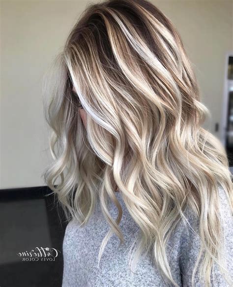 Different shades of different patterns and colors of hair are a common trend nowadays. 20 Caramel Highlights for Dark Brown Hair 2021 - Short ...