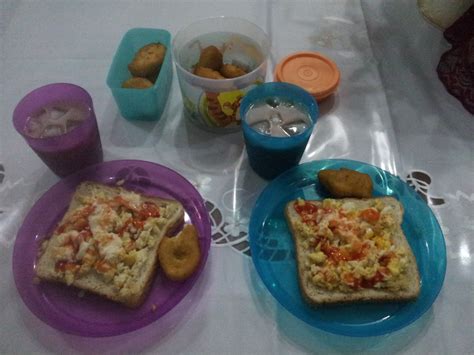 Untuk membuat menu sarapan dari granola, panggang granola secukupnya sampai matang alias sampai berwarna kecokelatan. The Story..It's Mine..: Sarapan Pagi Yang Ringkas Untuk ...