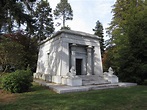 File:Woodlawn Cemetery Bronx 009.jpg - Wikimedia Commons