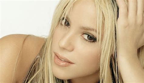 Shakira ~ Neutral Makeup And Lips Eyesfacemakeup Pinterest