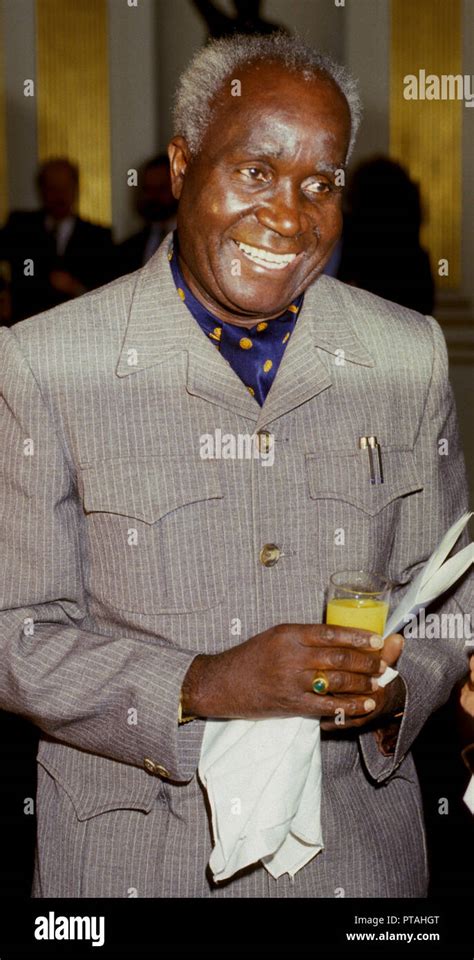 Kaunda Suti Fashion Kaunda Suits Imran S Tailor They Made A Suit And Called It Kaunda Suit So