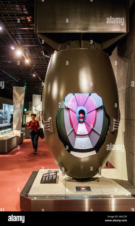 Fat Man Bombe Ausstellung Im Atomic Bomb Museum Nagasaki Japan