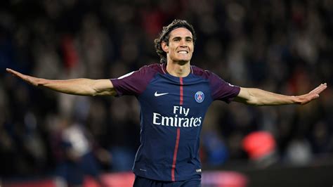 Né le 14 février 1987 à salto (uruguay). Shoved by Guingamp, PSG escaped with a draw thanks to ...