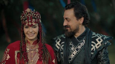 Tureckie seriale Najpopularniejsze tureckie aktorki lato 2022 Özge