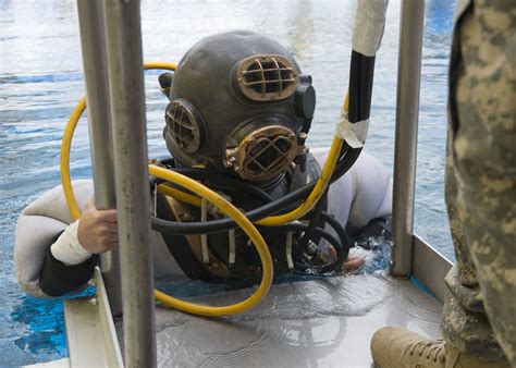 Join The Legendary Community Of Us Navy Divers Navy Diver