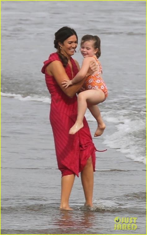 Mandy Moore Goes To The Beach For A This Is Us Scene Photo 4361285 Mandy Moore This Is Us