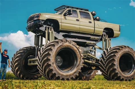 The Worlds Largest Truck Monstermax 2 Has Two Duramax Engines