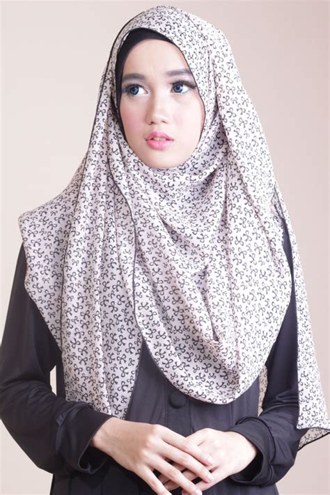 Tips Model Hijab Cantik Untuk Hangout Yang Kekinian Modelhijab™