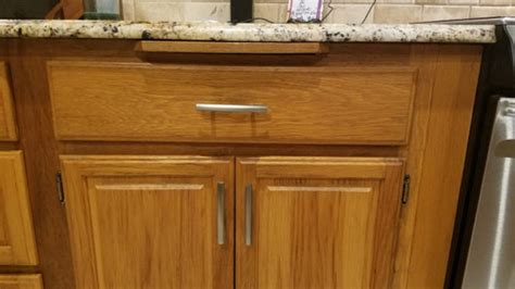 What Kind Of Cabinet Pulls For Oak Kitchen Cabinets