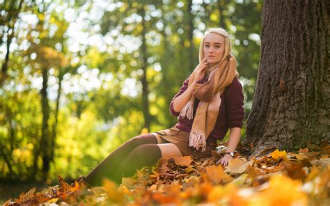 3840x2400 Blonde Girl Sitting Autumn 4k 4k Hd 4k Wallpapers Images