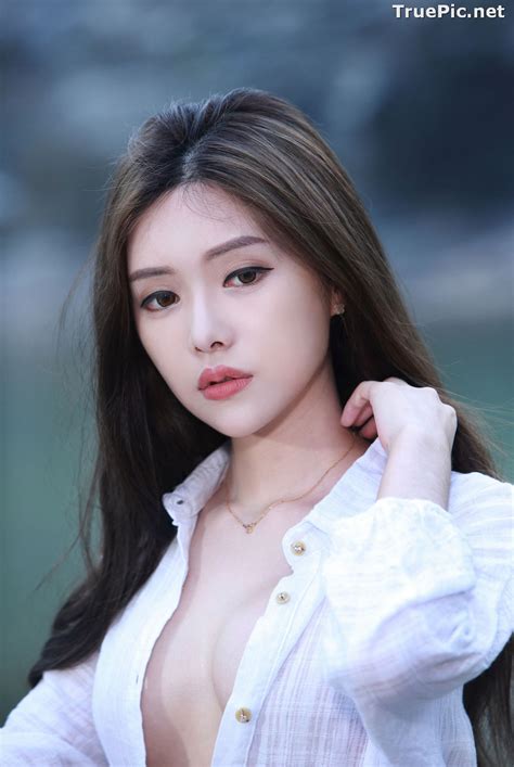 Taiwanese Model Vivi Sexy And Beautiful Big Eyes Girl
