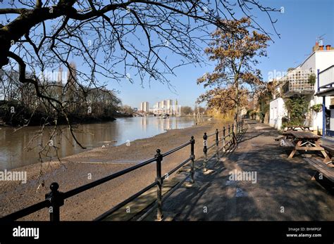 Strand On The Green Chiswick Stock Photo Alamy