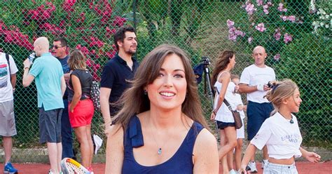 Afin d'en faire le promotion, elle a accordé une. Exclusif - Elsa Esnoult - Célébrités jouent avec des ...