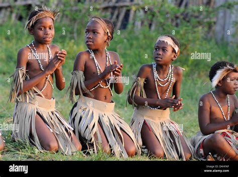 Chicas Zulu Fotografías E Imágenes De Alta Resolución Alamy