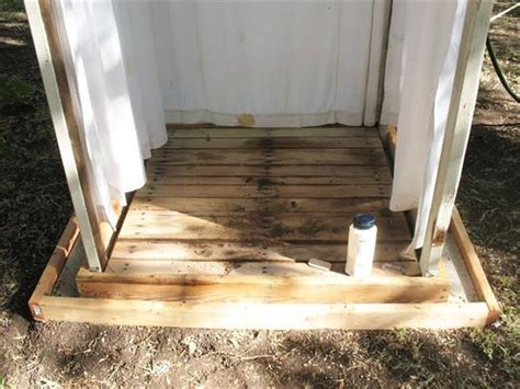 Diy Outdoor Pallet Shower Do It Yourself Ideas And Projects