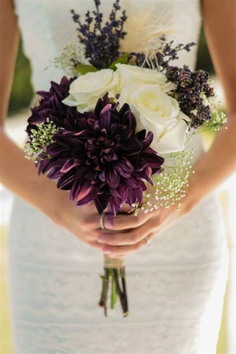 18 Adorable Small Wedding Bouquets For Your Big Day