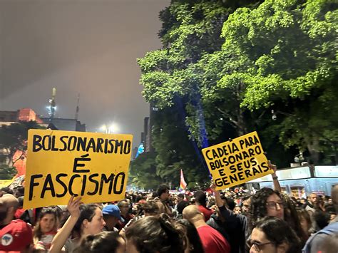 Ato Pró Democracia Em São Paulo Teve Pedido De Cadeia Para Bolsonaro