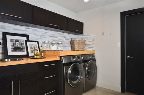 Make your small laundry room the most serene and organized space in your home with these efficient storage solutions and decorating tips to make laundry like it or not, you spend a lot of time in your laundry room. 20 Trendy Laundry Room Design Ideas