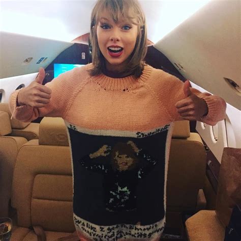 Taylor Swift Shows Off Epic Jersey Knitted By Fan