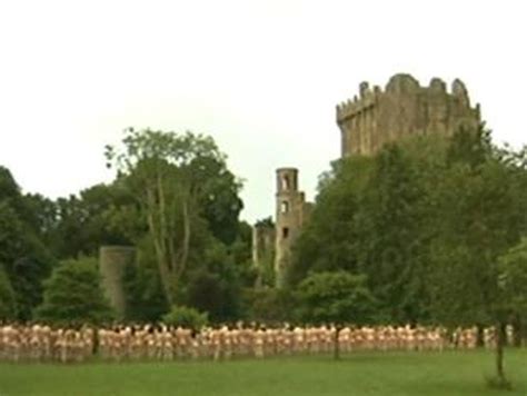 1 000 Pose Nude At Blarney Castle