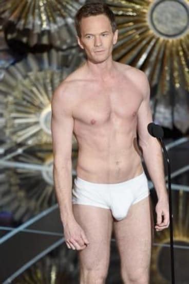 Oscars 2015 Neil Patrick Harris Bares Almost All