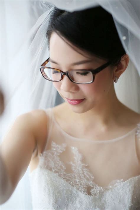 12 Bespectacled Brides Who Rocked Glasses At Their Weddings Bride With Glasses Bride