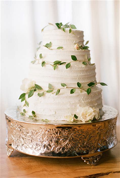 Get inspired for your big day with these amazing creations. 40+ Elegant and Simple White Wedding Cakes Ideas - Page 3
