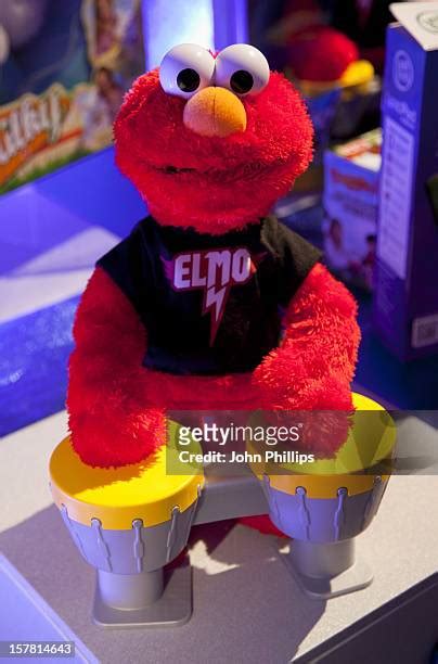 Lets Rock Elmo Toy Launch Photos Et Images De Collection Getty Images