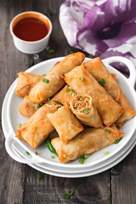 Find chinese chicken spring rolls, pork spring rolls, vietnamese prawn spring rolls and even banana spring rolls for dessert! Spring Rolls Recipe | How to make Spring Rolls - Cubes N Juliennes