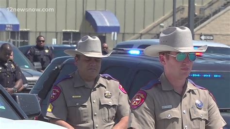 Texas Officers Flash Red Blue Lights Honoring Fallen Dps Trooper