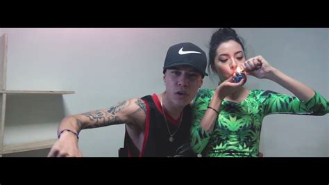 Grabado en #trclipsmusic escucha a #santafeklan spotify: Santa Fe Klan - Y Aquí Sigo (Video Oficial) - YouTube