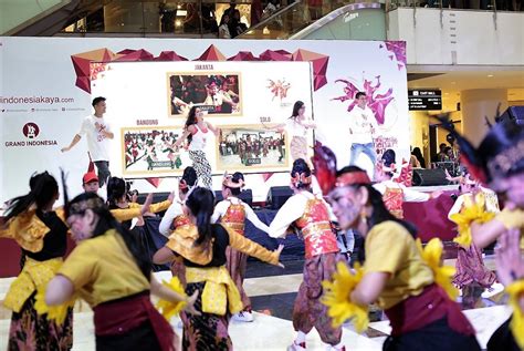 Over 3000 People Dance At Indonesia Menari 2017 Art And Culture The