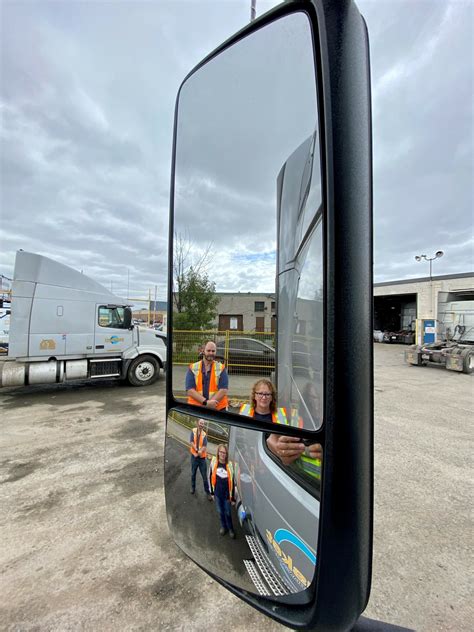 8 Tips To Aim Adjust And Use Your Truck Mirrors Freedom Truck Lines