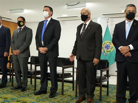 Jair Bolsonaro Dá Posse A Seis Ministros Dourados News