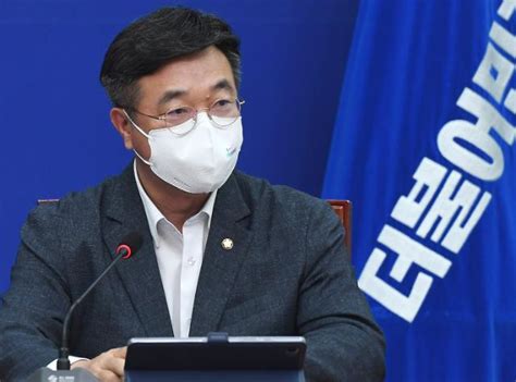 정청래 의원과 민주당 소속 의원 10명이 함께 발의한 언론중재 및 피해구제 등에 관한 법률 일부. 윤호중 "노무현도 논두렁시계에 당해"…언론중재법 처리 강조 ...